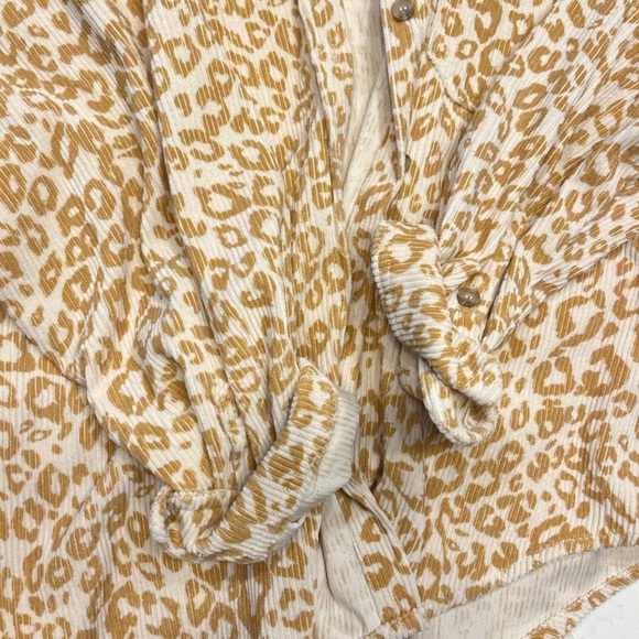Leopard Print Button-Front Shacket - Cream & Tan - Picture 3 of 4